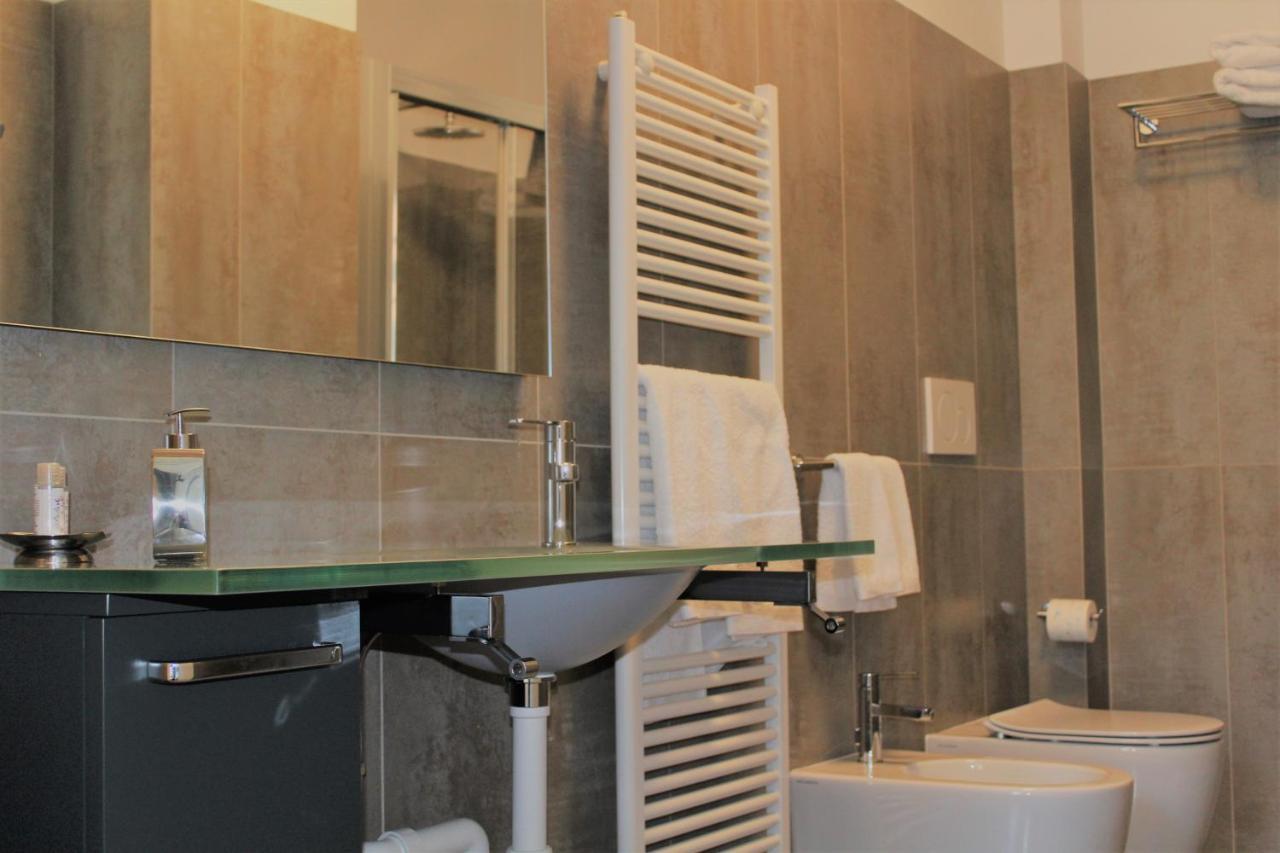 Palazzo Della Torre Elegant Apartment In كومو المظهر الخارجي الصورة