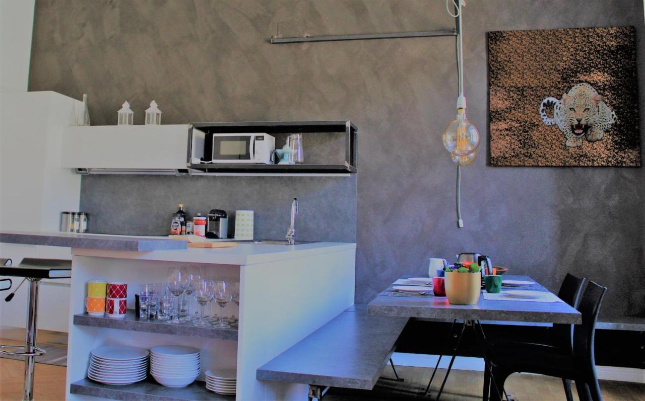 Palazzo Della Torre Elegant Apartment In كومو المظهر الخارجي الصورة