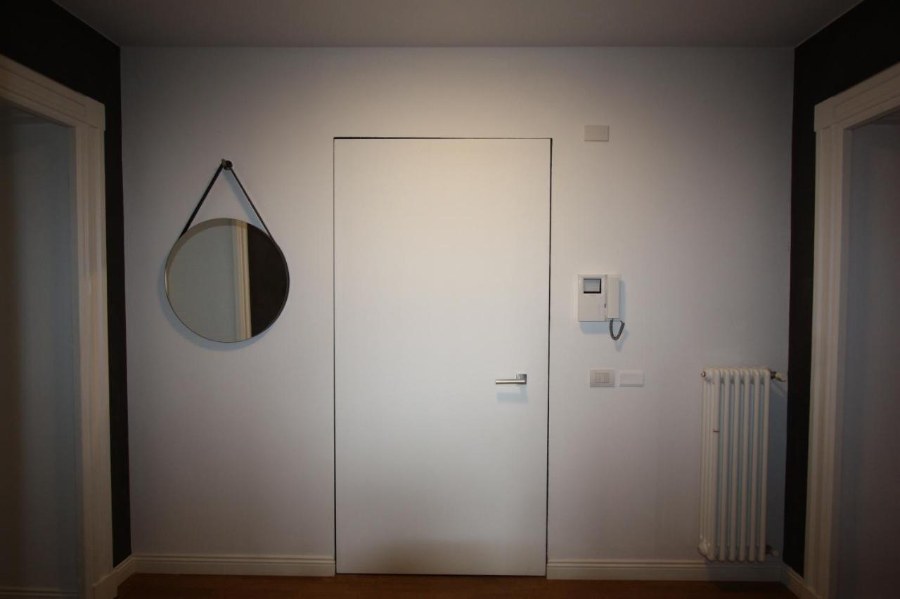 Palazzo Della Torre Elegant Apartment In كومو المظهر الخارجي الصورة